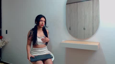 Hi im sara online show from 03-28-26, 01:11