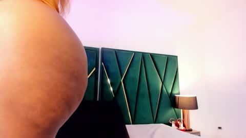 Snapshot of tamara_myller1 chatting on 09-21-25, 12:45 Tamara online show from 09-21-25, 12:45