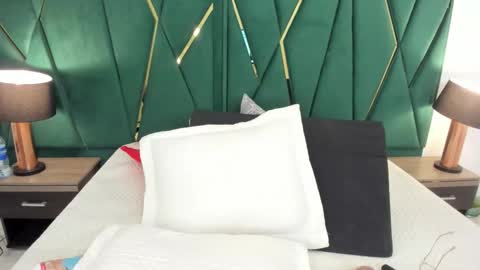 Snapshot of tamara_myller1 chatting on 12-01-25, 12:32 Tamara online show from 12-01-25, 12:32