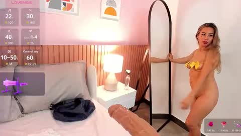 Snapshot of tamara_saenz19 chatting on 12-18-25, 11:38 Rousaly online show from 12-18-25, 11:38