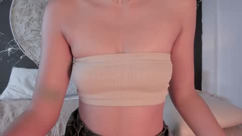 Snapshot of tamarathompsonn chatting on 01-05-25, 03:34 Tamara. online show from 01-05-25, 03:34