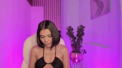 Snapshot of tamarathompsonn chatting on 02-28-25, 01:58 Tamara. online show from 02-28-25, 01:58