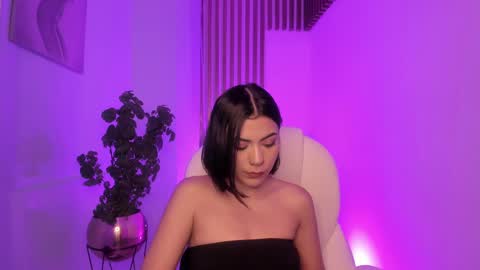 Snapshot of tamarathompsonn chatting on 03-05-25, 02:23 Tamara. online show from 03-05-25, 02:23