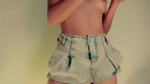 Snapshot of tamarathompsonn chatting on 09-19-25, 03:41 Tamara. online show from 09-19-25, 03:41