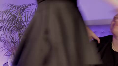 Snapshot of tamarathompsonn chatting on 10-09-25, 11:03 Tamara. online show from 10-09-25, 11:03