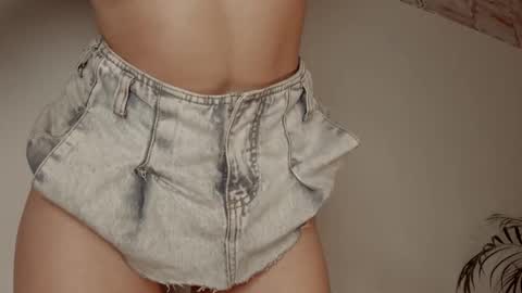 Snapshot of tamarathompsonn chatting on 10-15-25, 05:07 Tamara. online show from 10-15-25, 05:07