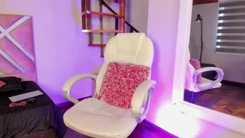 Snapshot of tamia_25 chatting on 05-15-26, 08:05 TAMI online show from 05-15-26, 08:05