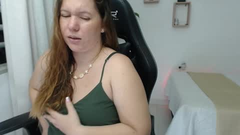 Snapshot of tamy_shine87 chatting on 12-21-24, 12:31 Im Samy online show from 12-21-24, 12:31