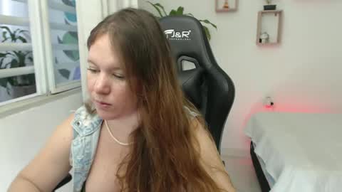 Snapshot of tamy_shine87 chatting on 01-19-25, 09:45 Im Samy online show from 01-19-25, 09:45