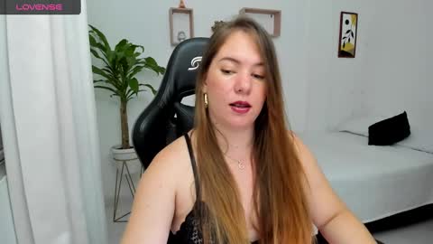 Snapshot of tamy_shine87 chatting on 02-17-25, 03:25 Im Samy online show from 02-17-25, 03:25