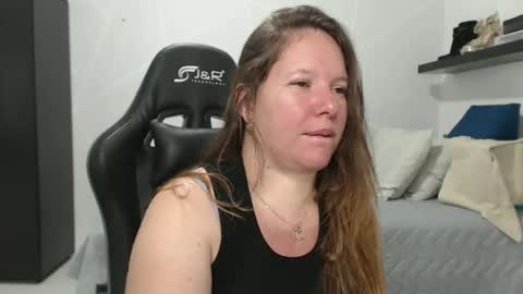 Snapshot of tamy_shine87 chatting on 10-14-25, 03:07 Im Samy online show from 10-14-25, 03:07