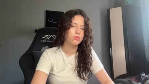 Snapshot of tandradekoning chatting on 07-25-26, 01:25 Alice online show from 07-25-26, 01:25