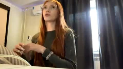 Snapshot of tangeladelreal chatting on 05-31-26, 04:09 Viola 3 online show from 05-31-26, 04:09