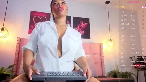 Snapshot of tanisha__lux chatting on 07-30-26, 04:11 Tanisha online show from 07-30-26, 04:11