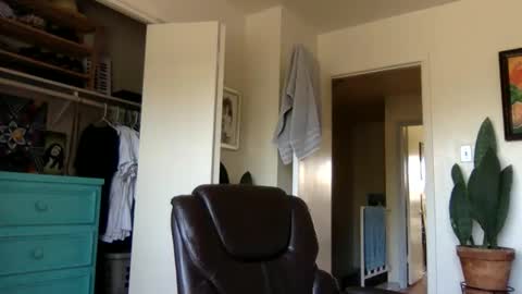 Dr. Love online show from 02-09-26, 04:44