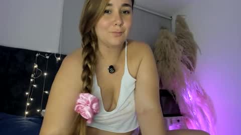 Snapshot of tara__ chatting on 04-13-26, 01:33 tara__ online show from 04-13-26, 01:33