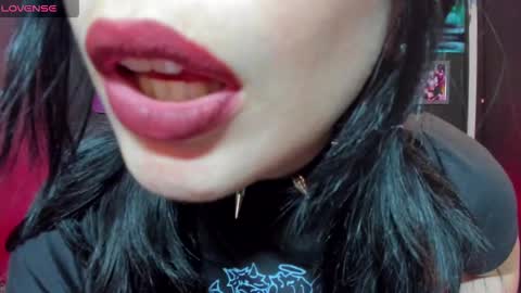 Snapshot of tara_joi chatting on 02-05-25, 10:44 Tara online show from 02-05-25, 10:44