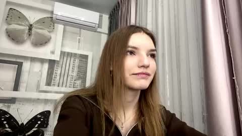 Mia online show from 03-07-26, 10:45