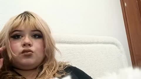 Snapshot of taraluvsu chatting on 05-21-26, 02:40 Tara Esa online show from 05-21-26, 02:40
