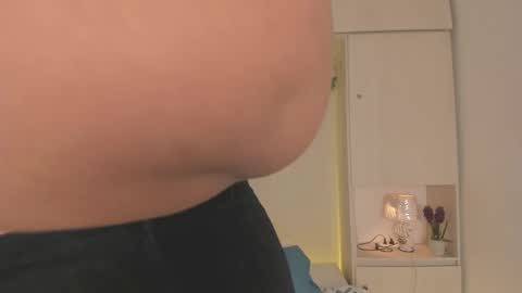  T A R A  online show from 02-25-26, 04:22