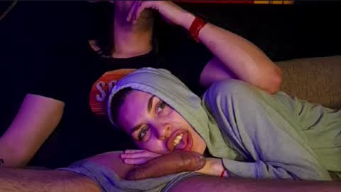 T  J   online show from 11-08-25, 09:09