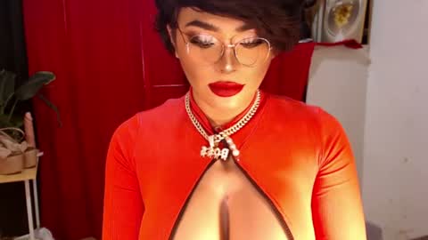 Snapshot of tasha_goddess chatting on 06-19-26, 06:18 tashaa online show from 06-19-26, 06:18