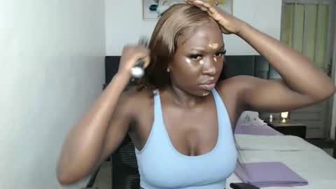 Snapshot of tashabea chatting on 10-19-25, 09:32 Tash online show from 10-19-25, 09:32