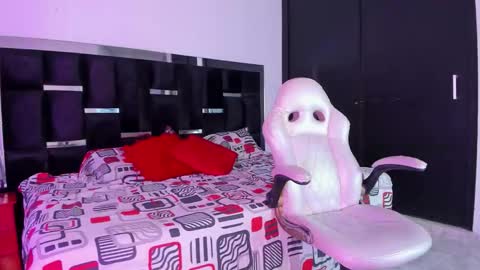 tashasant online show from 11-20-25, 08:52