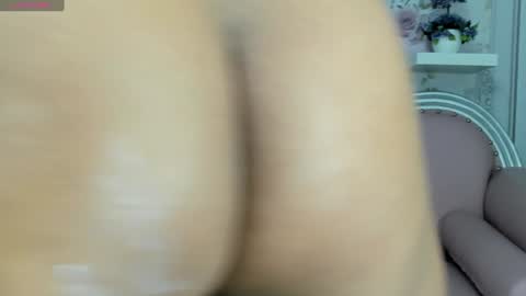 Snapshot of tasty_desires chatting on 12-19-24, 01:40 TATIS online show from 12-19-24, 01:40