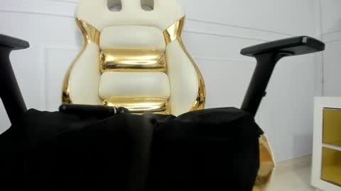 Snapshot of tasty_desires chatting on 01-07-25, 04:37 TATIS online show from 01-07-25, 04:37