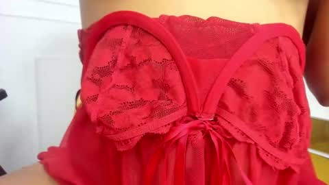 Snapshot of tasty_desires chatting on 01-15-25, 04:32 TATIS online show from 01-15-25, 04:32