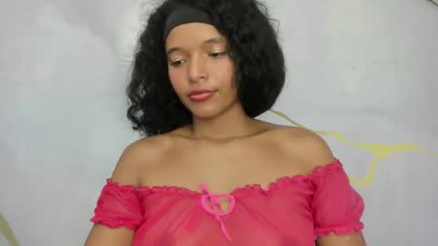 Snapshot of tasty_desires chatting on 02-18-25, 08:05 TATIS online show from 02-18-25, 08:05
