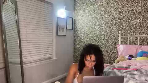 Snapshot of tateharper chatting on 06-07-26, 01:10 Tate Harper online show from 06-07-26, 01:10