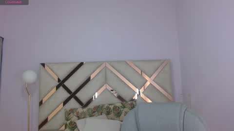 Tati Saldarriaga online show from 11-18-25, 07:18