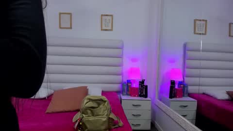 Snapshot of tatiana_arboleda chatting on 10-25-25, 03:14 tatiana_arboleda online show from 10-25-25, 03:14