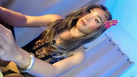 Snapshot of tatiana_wilton chatting on 05-23-26, 01:48 ANDREA online show from 05-23-26, 01:48