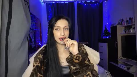 tatika_williams online show from 12-15-25, 03:16