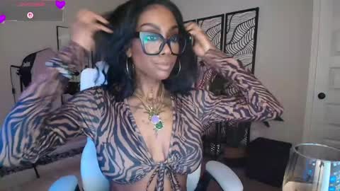 Snapshot of tatted_vixen chatting on 05-03-26, 12:49 Tatted Queen online show from 05-03-26, 12:49