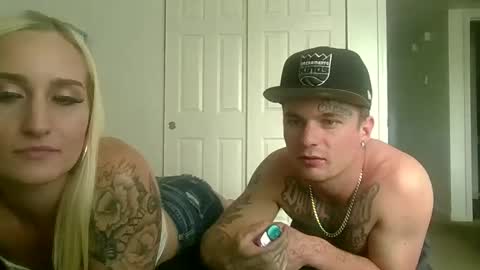 Snapshot of tattedblondec4 chatting on 06-06-26, 01:11 tattedblondec4 online show from 06-06-26, 01:11