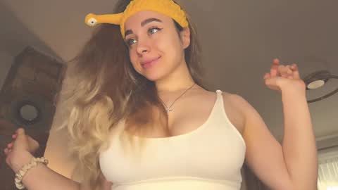 Snapshot of tatti_1 chatting on 12-03-24, 06:48 Tata online show from 12-03-24, 06:48