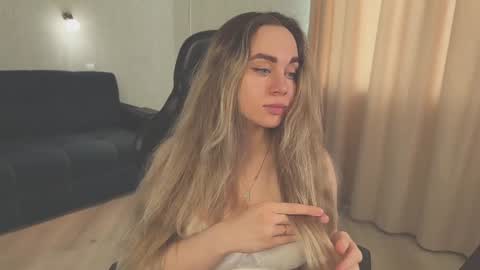 Snapshot of tatti_1 chatting on 02-06-25, 07:45 Tata online show from 02-06-25, 07:45