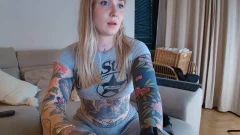 tattoobbgirl online show from 04-16-26, 06:52