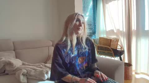 Snapshot of tattoobbgirl chatting on 05-16-26, 04:17 tattoobbgirl online show from 05-16-26, 04:17