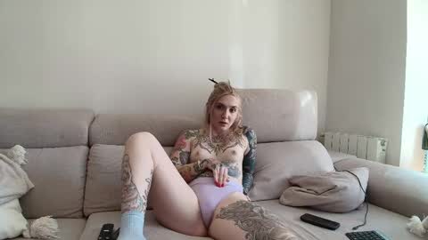 Snapshot of tattoobbgirl chatting on 05-23-26, 02:54 tattoobbgirl online show from 05-23-26, 02:54