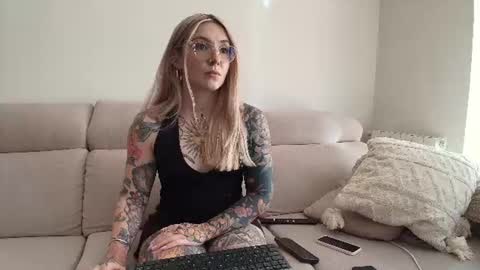 tattoobbgirl online show from 07-04-26, 03:07