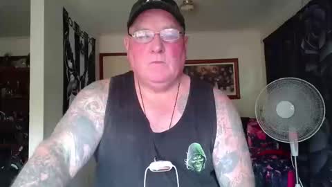 Snapshot of tattzsexy chatting on 05-02-26, 02:05 tattzsexy online show from 05-02-26, 02:05