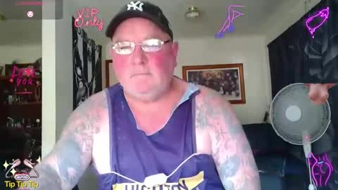 Snapshot of tattzsexy chatting on 05-09-26, 02:06 tattzsexy online show from 05-09-26, 02:06