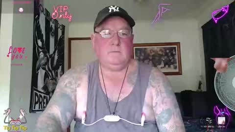 Snapshot of tattzsexy chatting on 05-17-26, 02:09 tattzsexy online show from 05-17-26, 02:09