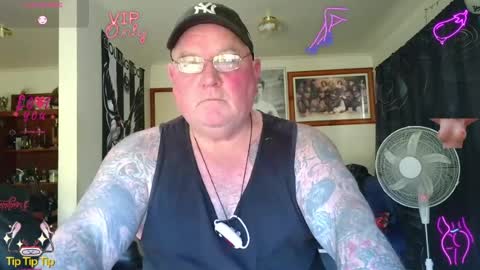 Snapshot of tattzsexy chatting on 07-17-26, 02:51 tattzsexy online show from 07-17-26, 02:51