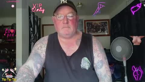 Snapshot of tattzsexy chatting on 08-06-26, 03:19 tattzsexy online show from 08-06-26, 03:19